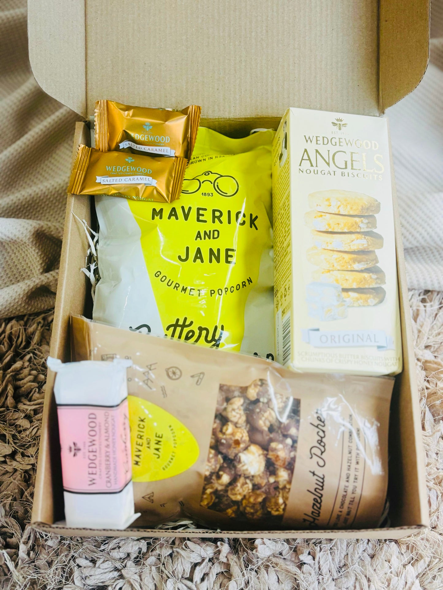THE BOUGIE TREAT BOX